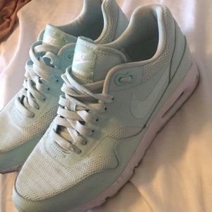 Mint nikes
